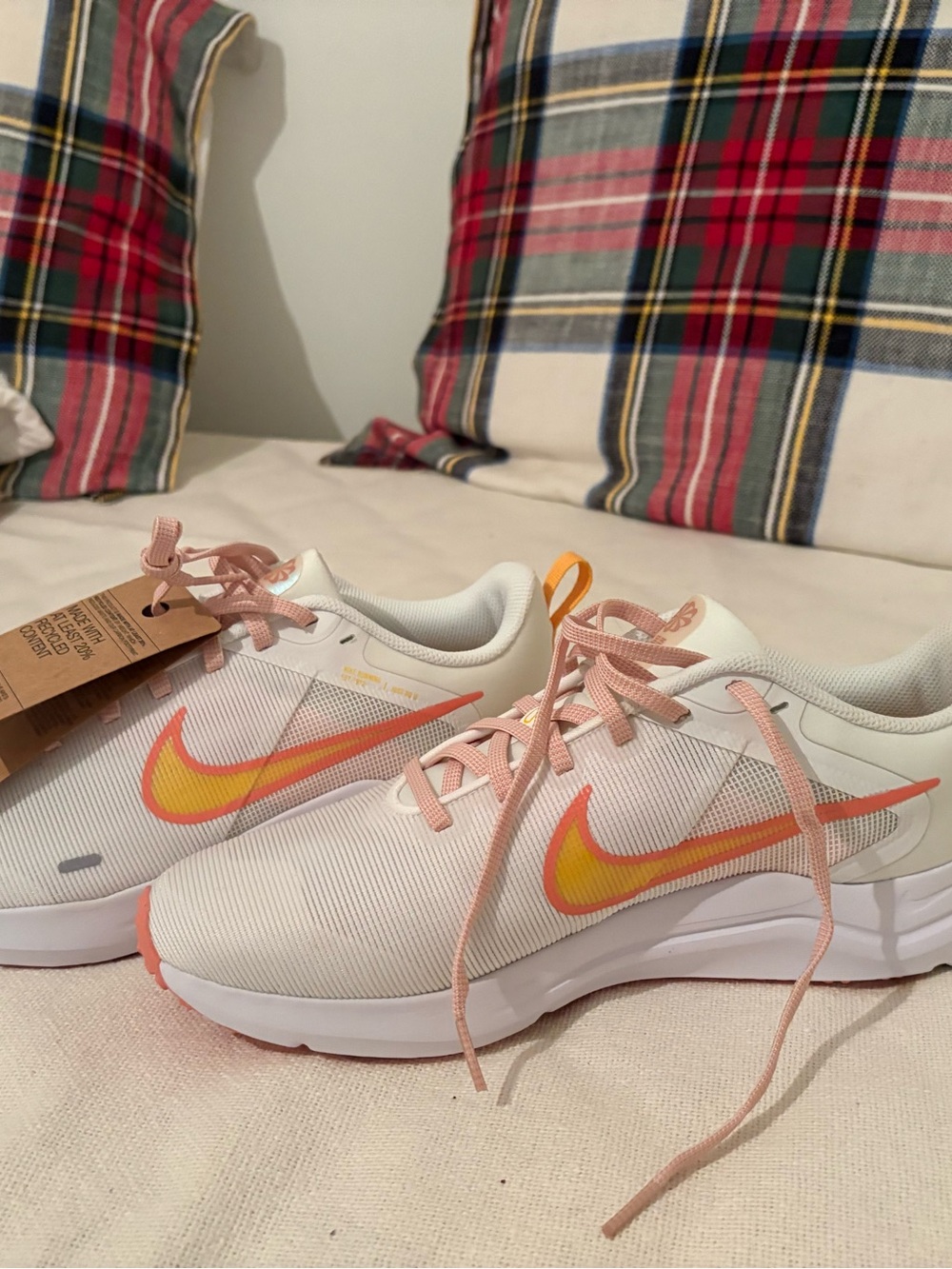 New Women's Nike running shoes. Size 10.5 - Picture 2 of 5